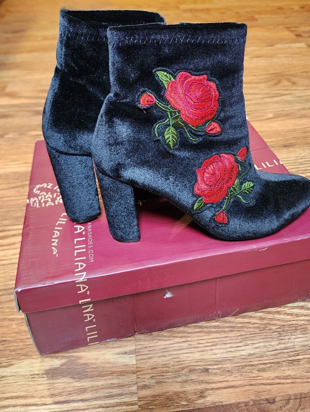 Liliana Black Velvety Ankle Boots with Red Rose Embroidery Womens 6.5